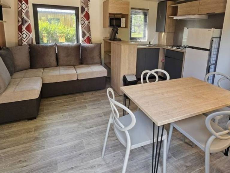 Mobile home with 2 rooms for 6 persons — photo 3