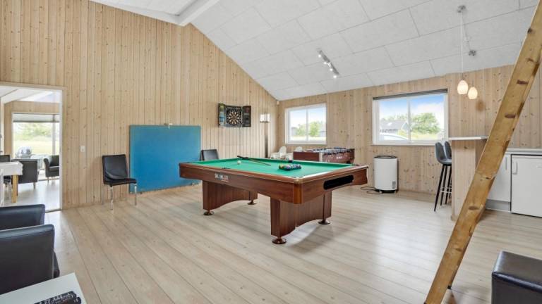 Vacation home with private pool, sauna & hot tub — photo 5