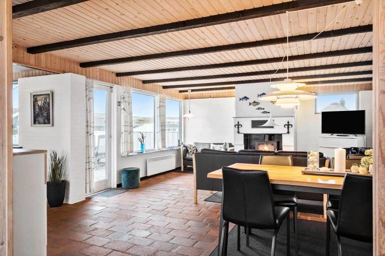 Vacation home with patio & grill | Next to the beach | Dogs allowed — photo 3