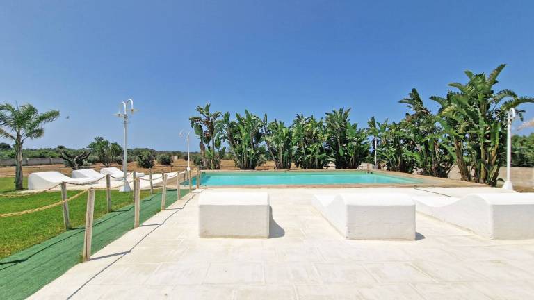 Villa with garden, BBQ & private pool | Dogs allowed — photo 4
