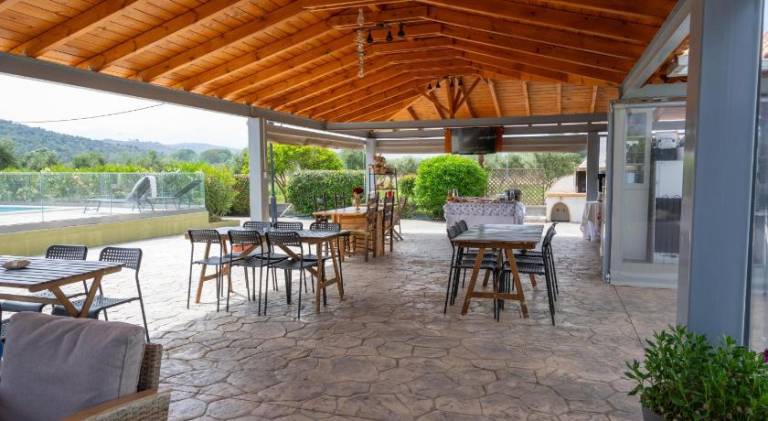Vacation home with pool, patio & garden | Perfect for remote work — photo 4