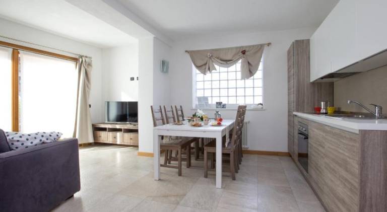 Holiday apartment with yard — photo 3