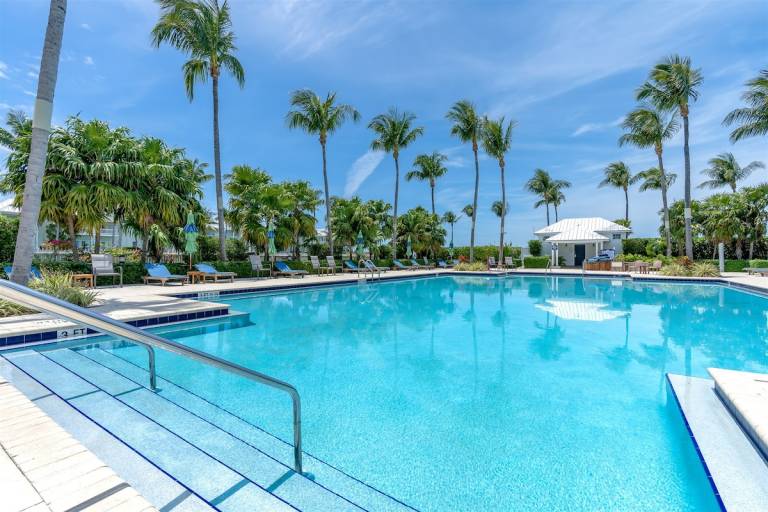 Vacation home with heated pool & barbecue | Water view — photo 2