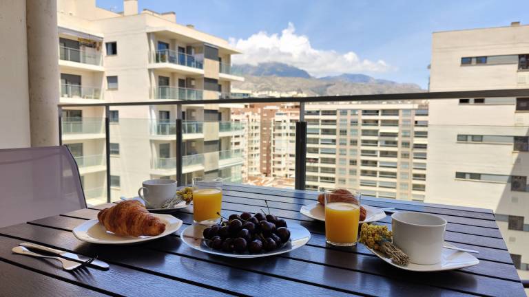 Fully equipped holiday apartment with terrace & pool | Sea view | Close to the beach | Dogs allowed — photo 3