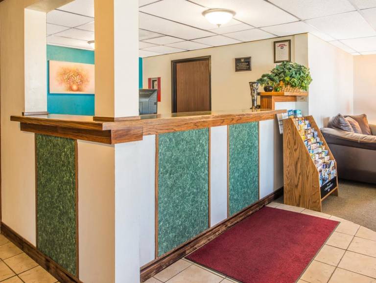 Sunset Inn & Suites — photo 5
