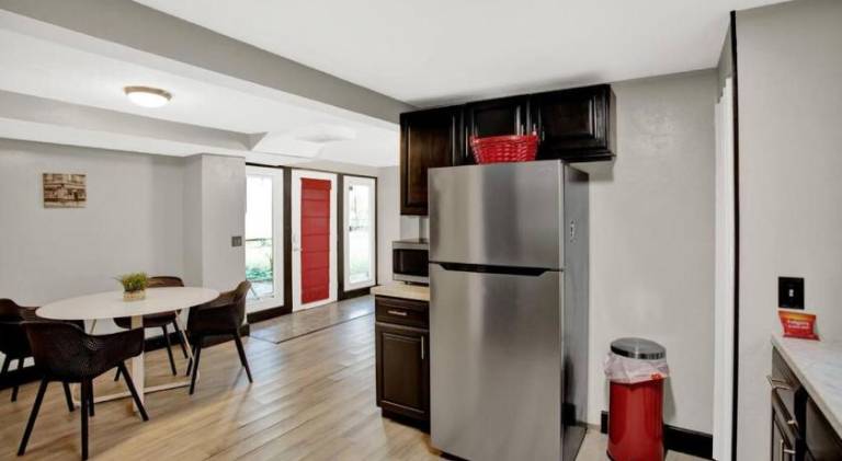 Unique Downtown 2br 2ba close to everything Apt. B — photo 3