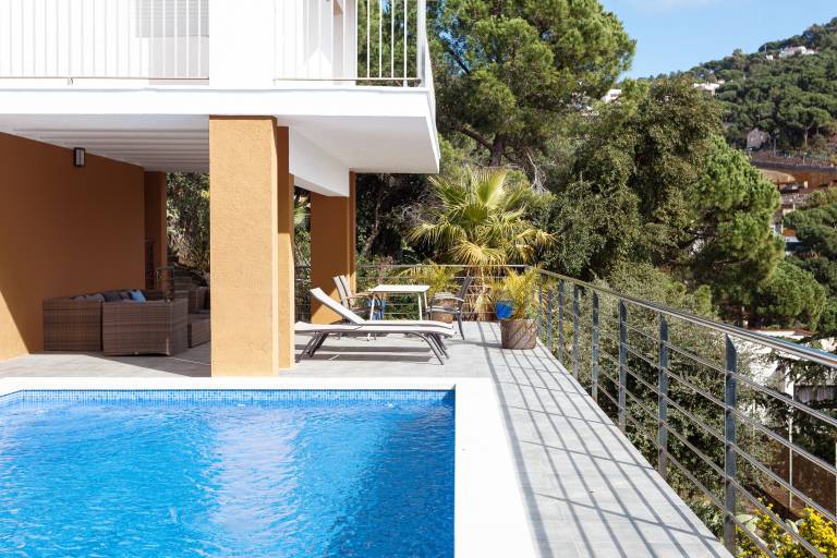 Fully equipped spacious villa with private pool, patio & garden | Sea view | Dogs allowed — photo 2