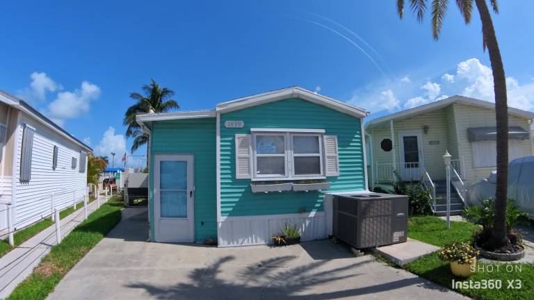 Adorable 1 bedroom 1 bath beach bungalow — photo 5