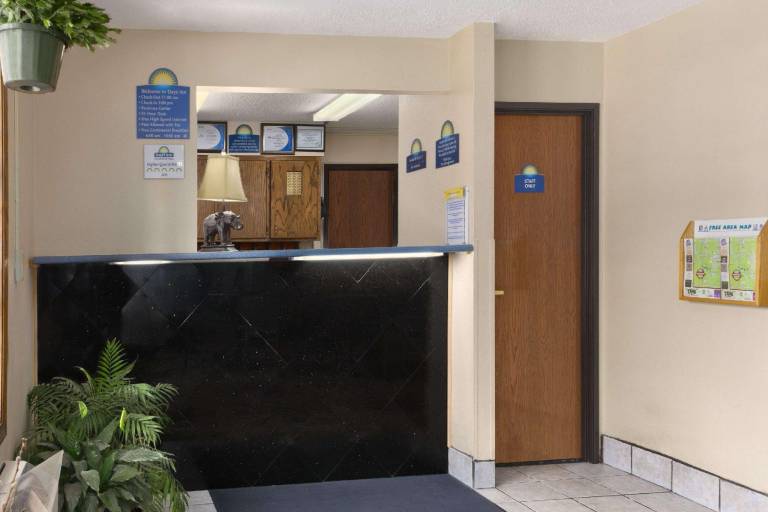 Days Inn by Wyndham Keene NH — photo 5