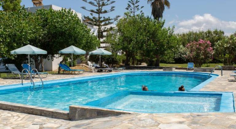 Nice serviced apartment with pool & yard | Close to the beach | Dogs allowed in Platanias
