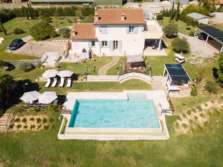 Children-friendly lovely vacation home with terrace, barbecue & private pool | Pets are welcome — photo 3
