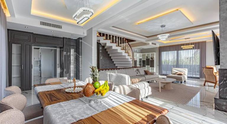 Villa with yard, grill & private pool | Pet-friendly — photo 4