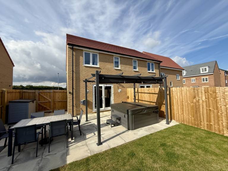 Lovely cottage with jacuzzi, yard & barbecue | Beach view | Pets allowed in Bridlington