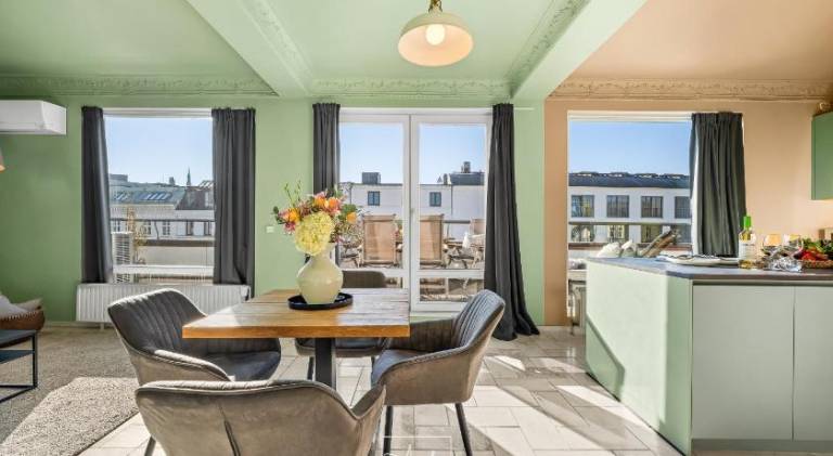 Apartment with patio — photo 5