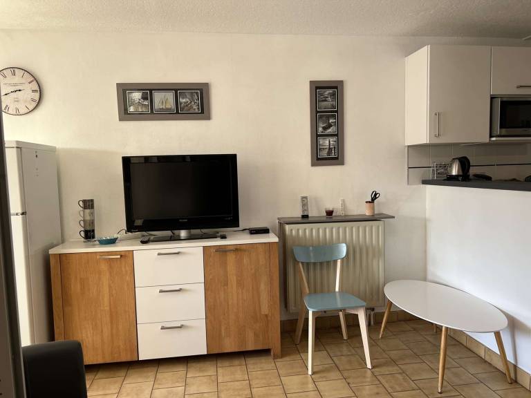 Studio cabin with parking, washing machine, dishwasher, near beach and shops — photo 5