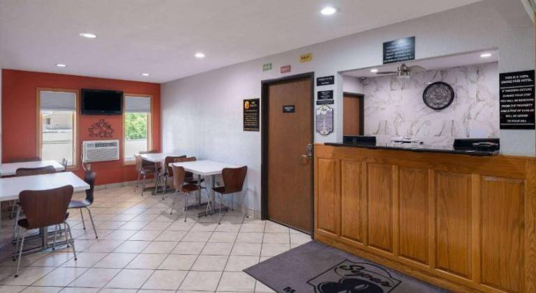 Super 8 By Wyndham Mattoon — photo 4