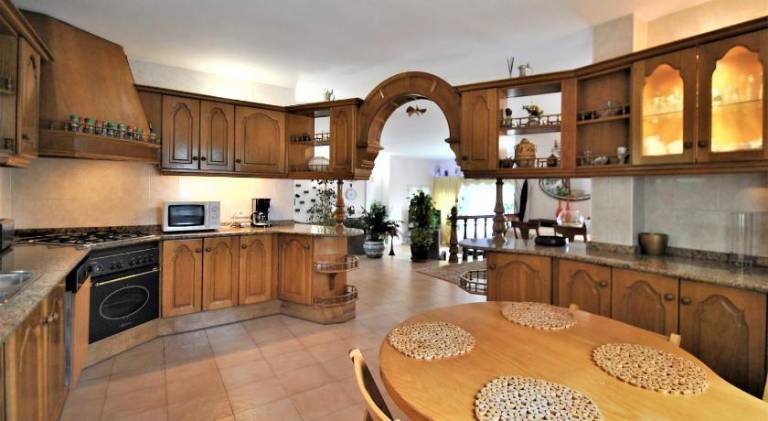 Holiday villa in 10 min from Fuengirola beach with sea views pool BBQ parking WiFi aircon big garden — photo 3