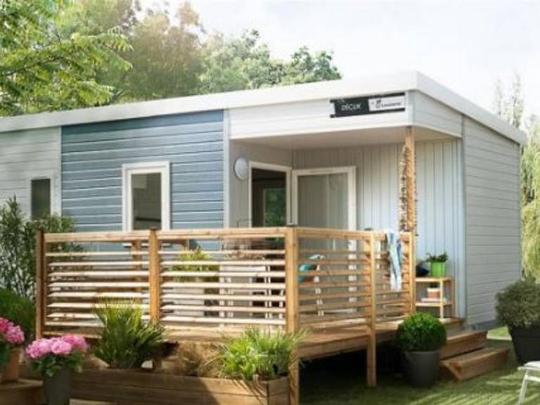 Mobile home with heated pool & patio | Garden view — photo 4