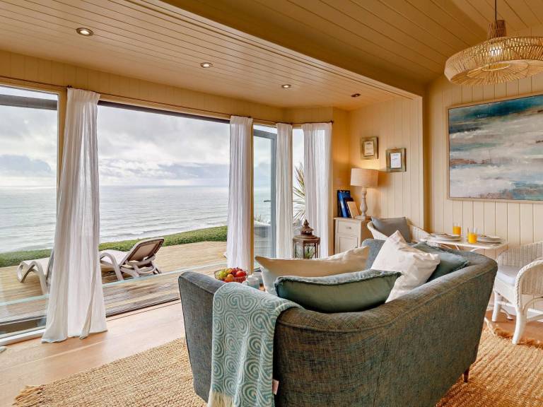 Cottage with garden, hot tub & BBQ | Water view — photo 2