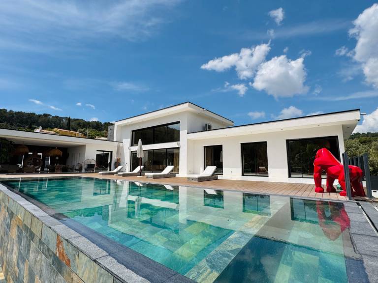 Holiday Home 'California Baïa Bandol' with Private Pool, Wi-Fi and Air Conditioning in Bandol