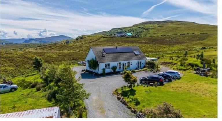 Burnside Cottage & Caravan Woodend in Portree