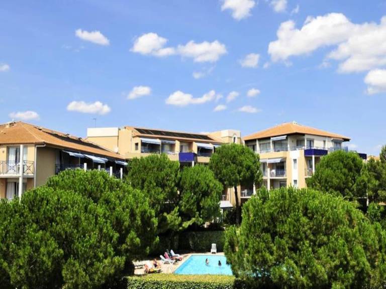Charming rental apartment with yard & pool | Dogs allowed in Balaruc-les-Bains