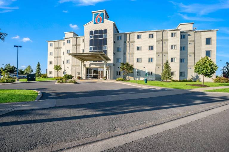 Motel 6 Kingston, ON — photo 2