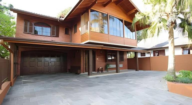 Vacation home with 4 rooms for 10 persons in Gramado