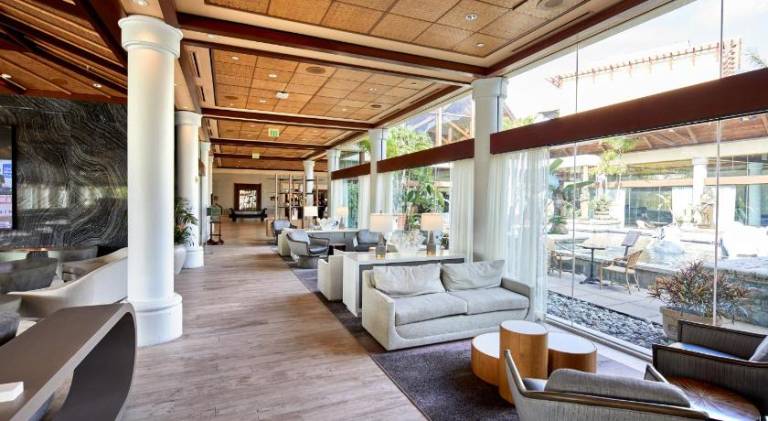 Universal's Loews Royal Pacific Resort — photo 4