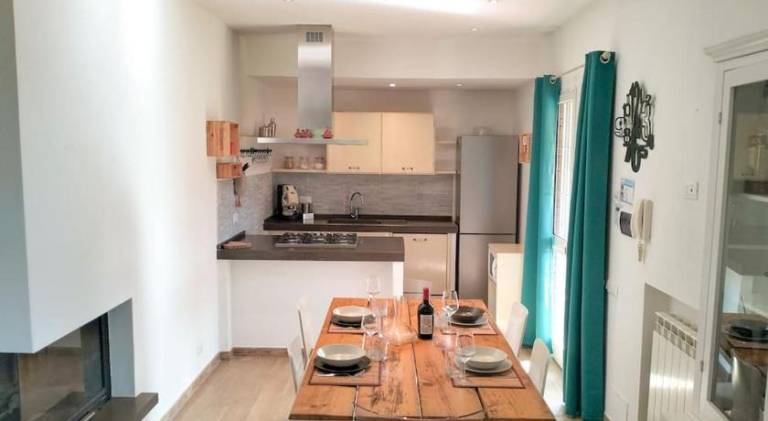 Apartment with yard — photo 2