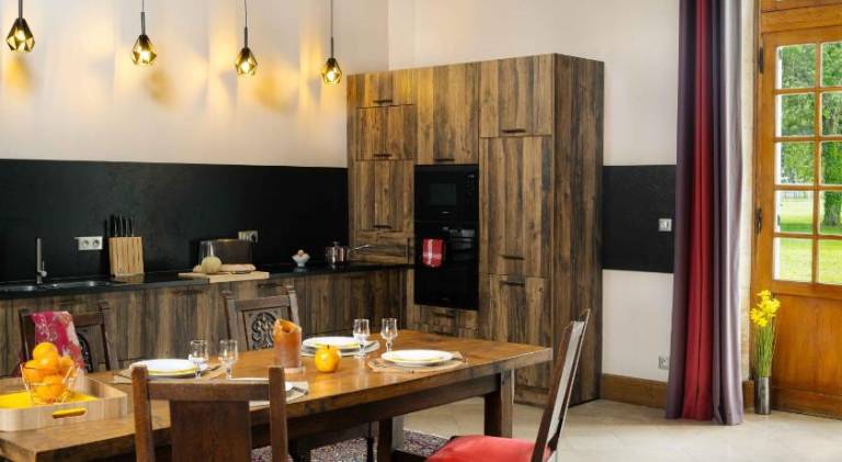 Serviced apartment with terrace & yard in Bayeux