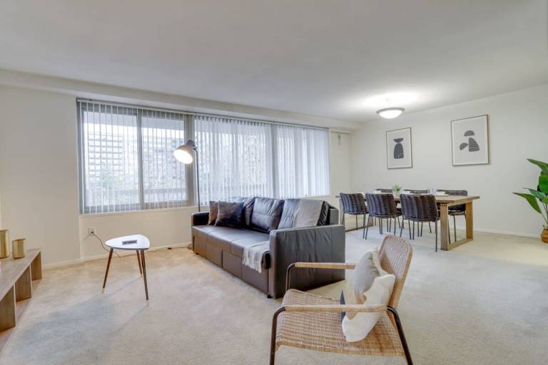 Spacious 2BR Apartment at Crystal City