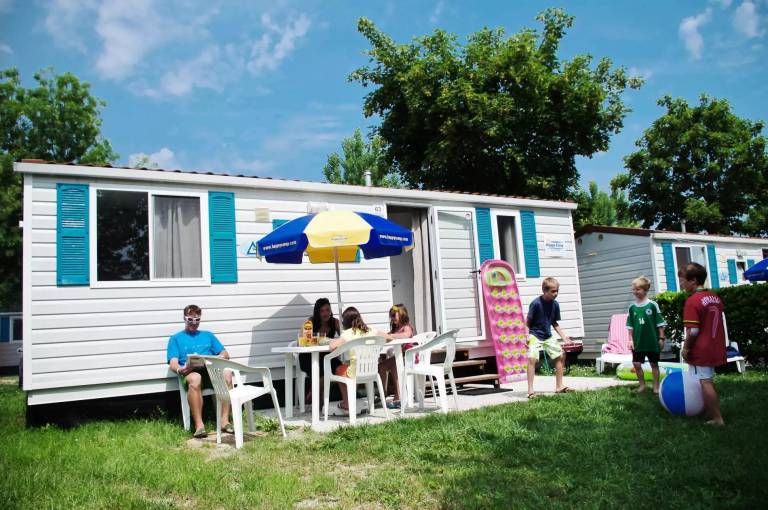 Mobile home with barbecue, yard & terrace — photo 3