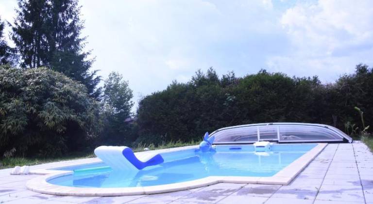 Vacation home with pool — photo 4