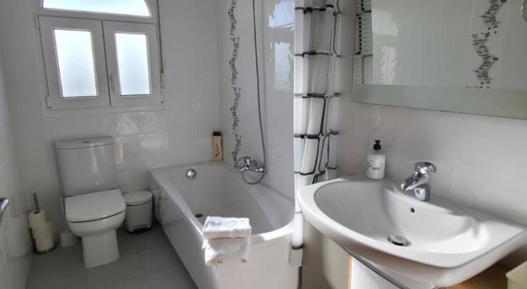 Big house with private pool, terrace & garden | Pets allowed — photo 2