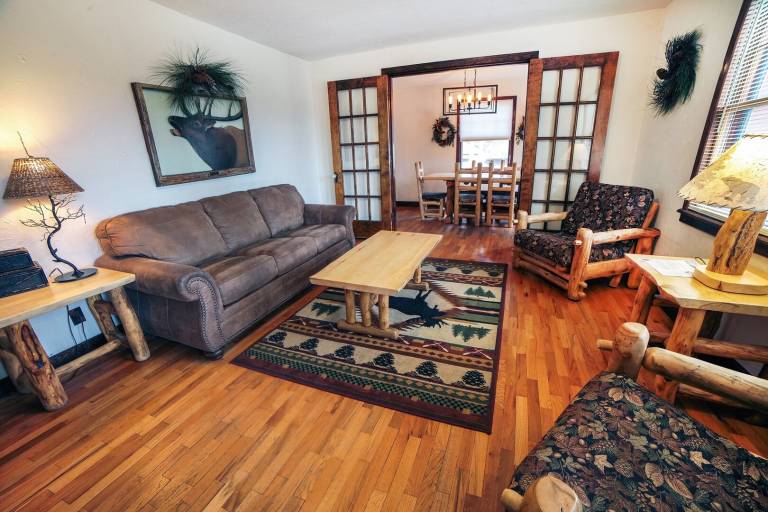 Cabin with private pool — photo 3