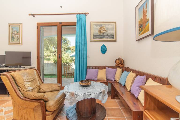 Family-friendly charming apartment with patio, garden & grill | Sea view | Dogs allowed — photo 5