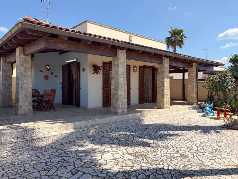 Villa with garden & grill | Pet-friendly — photo 3