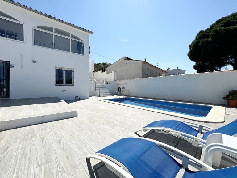 Cozy house in L'Escala with private pool and wifi — photo 4