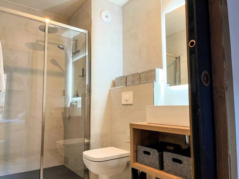 Beautiful apartment with terrace, hot tub & heated pool | Ski nearby | Dogs allowed — photo 5