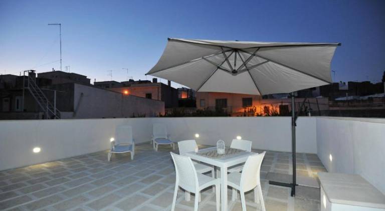 House with jacuzzi — photo 4