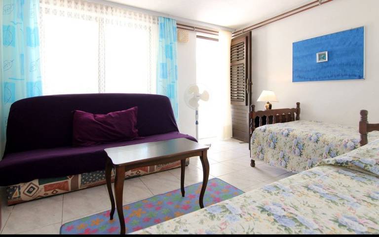 Apartment with patio & garden | Sea view — photo 4