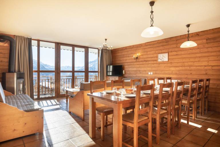 Condo with sauna, terrace & heated pool | Mountain view — photo 2
