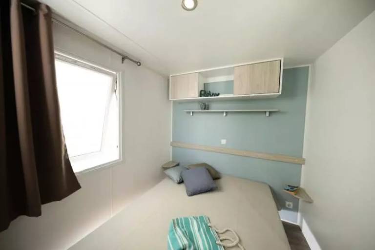 Mobile home with terrace, yard & heated pool — photo 5