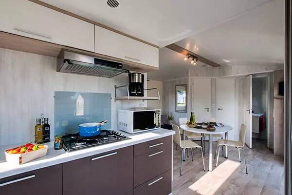 Wonderful mobile home with heated pool, hot tub & BBQ | Pet-friendly — photo 3