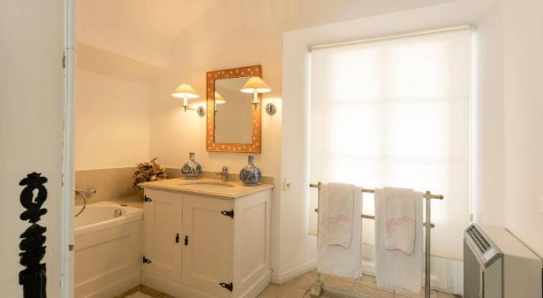 Apartment with jacuzzi — photo 5
