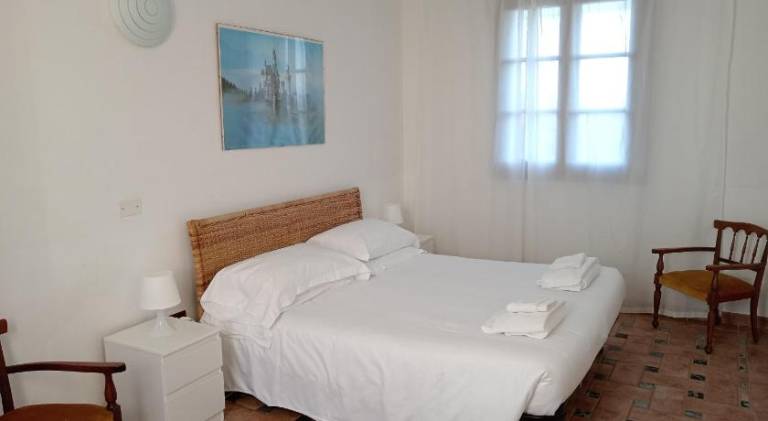 Holiday apartment with yard & patio — photo 2