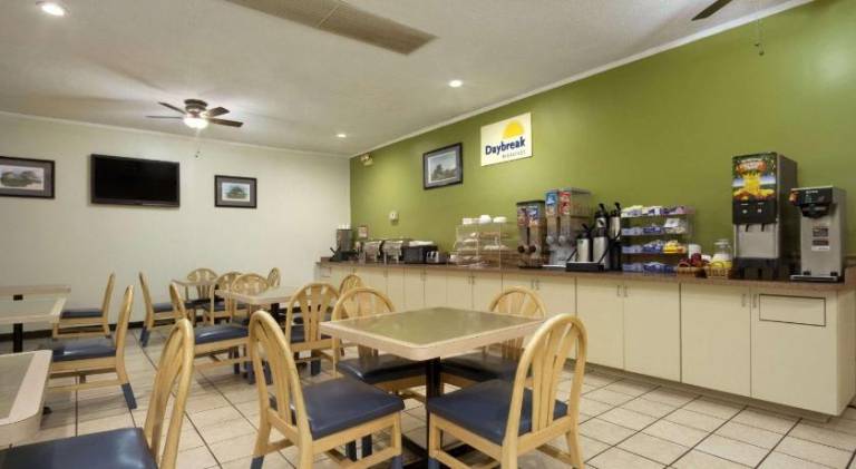 Days Inn by Wyndham Hardeeville/ I-95 State Line — photo 4