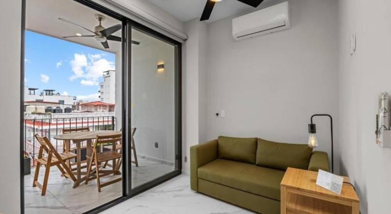 Apartment with pool & hot tub | Pet-friendly — photo 2