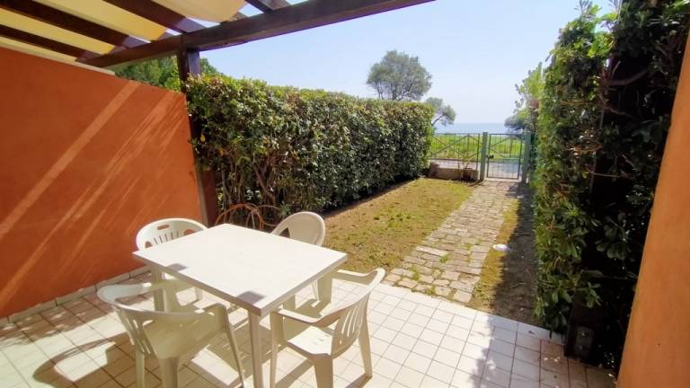 Villa with pool & yard | Sea view — photo 2